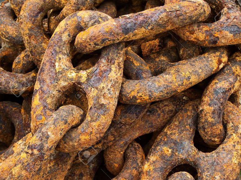5446483-rusty-and-crusty-old-anchor-chain